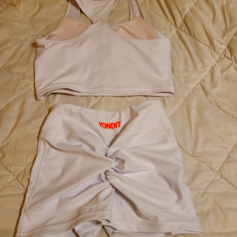 Sold Yondit Set scrunch shorts and crop top - Picture 2 of 2